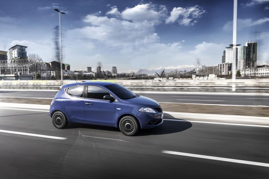  Lancia Ypsilon Unyca 2017 года  (фото 2 из 20)